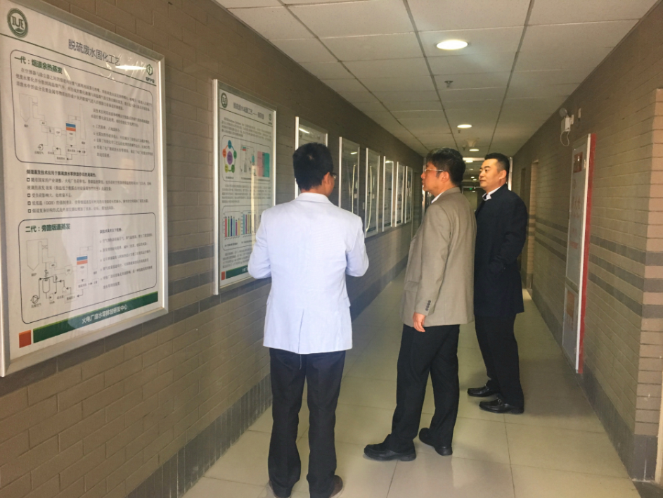 中國(guó)環(huán)境科學(xué)學(xué)會(huì)王志華秘書(shū)長(zhǎng)在馬明軍董事長(zhǎng)的陪同下至研發(fā)中心參觀指導(dǎo)